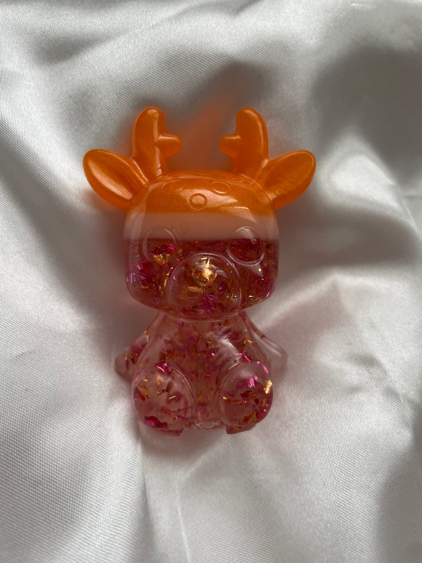 Figurine cerf rouge orange