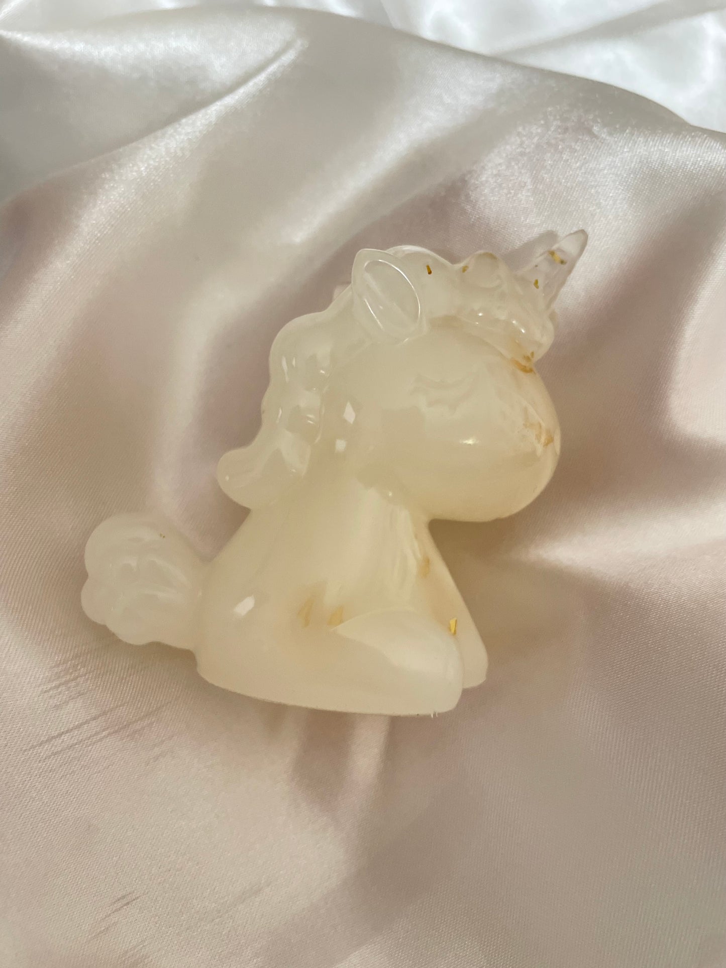 Figurine licorne blanc or