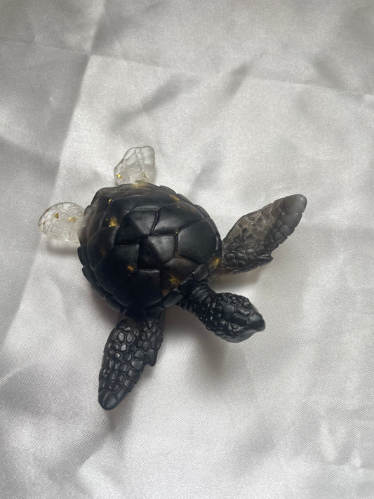 Figurine tortue noir or