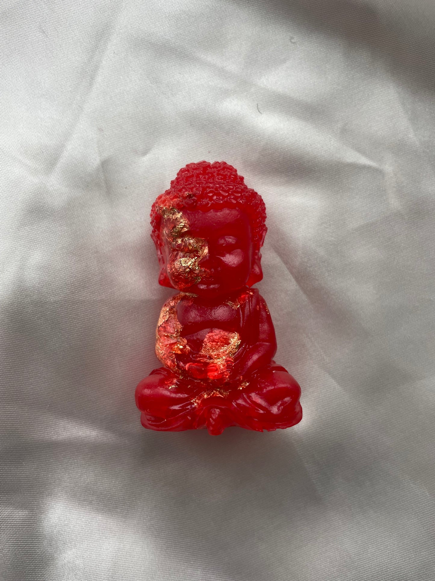 Figurine bouddha assis rouge