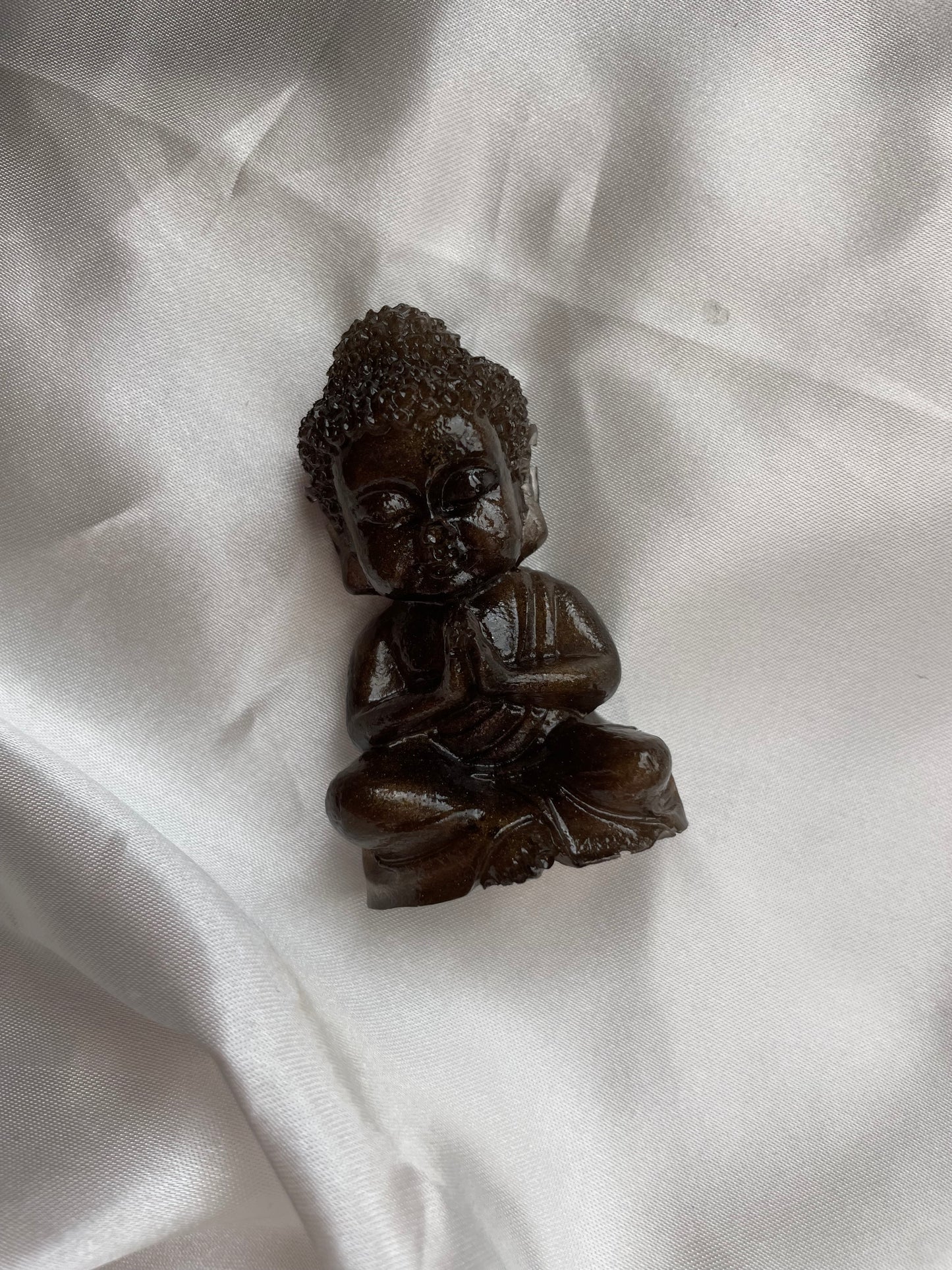 Figurine bouddha assis marron foncé