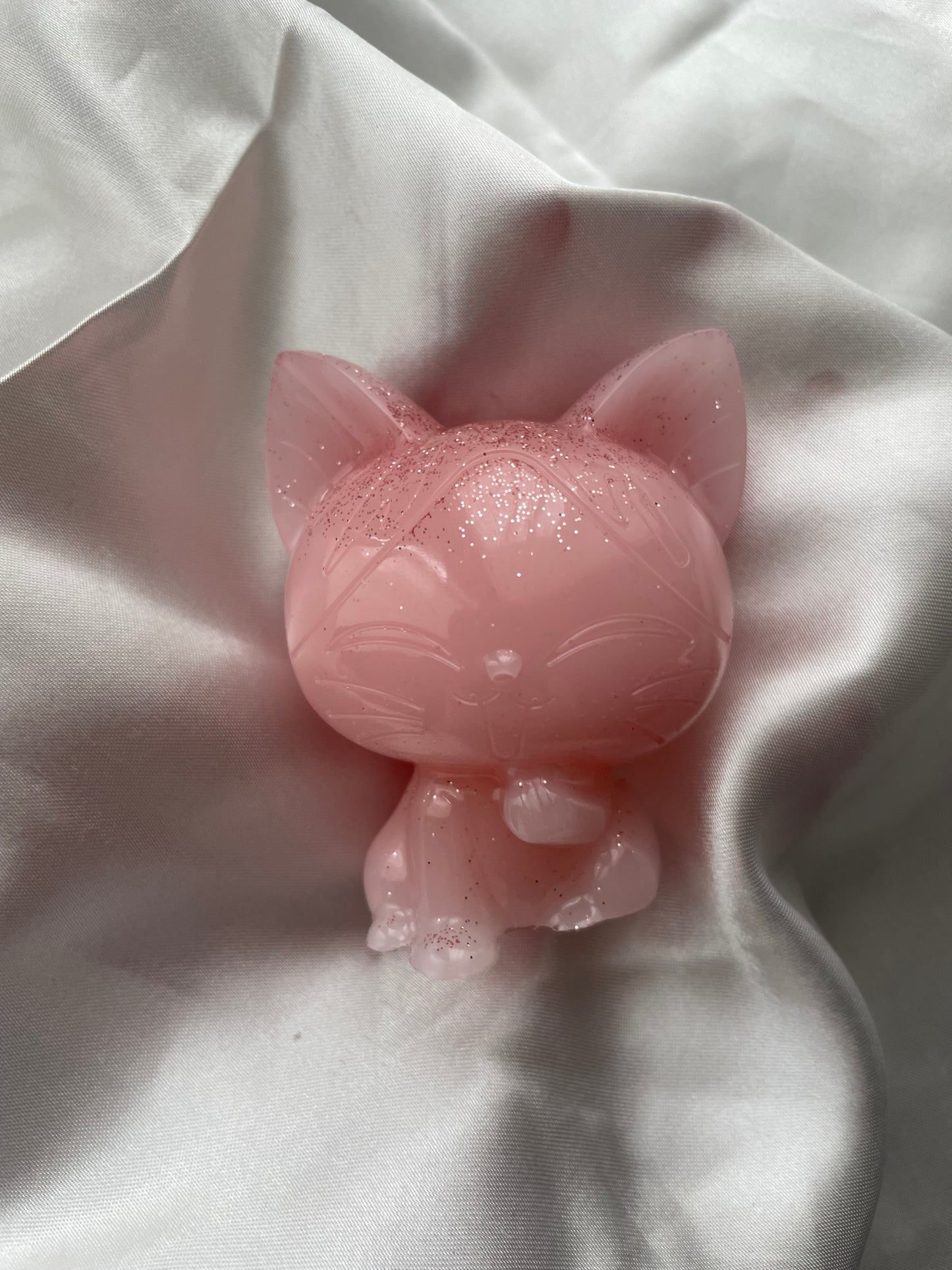 Figurine chat grosse tête rose